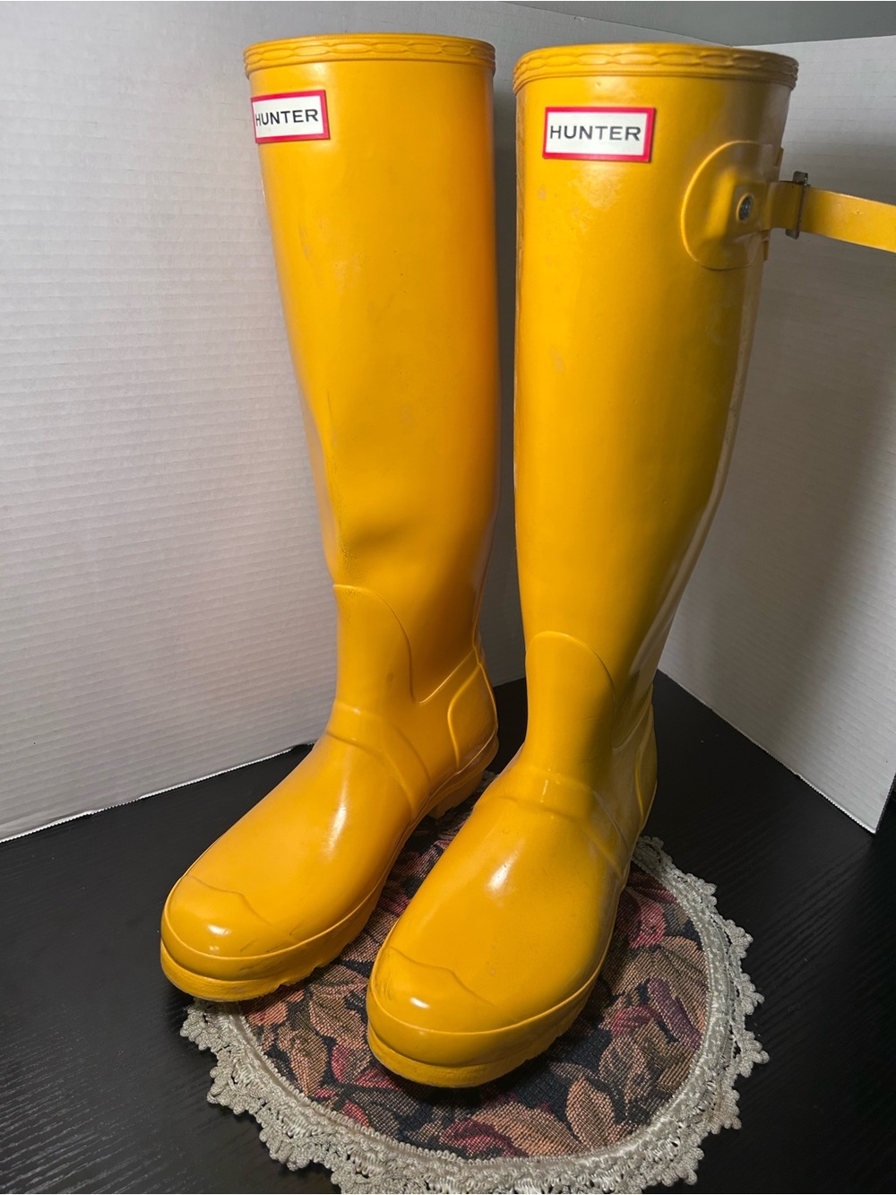 Hunter Women's ORG Tall Gloss Rain Boots - Yellow size 9 READ